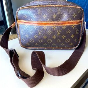 Lv reporter monogram